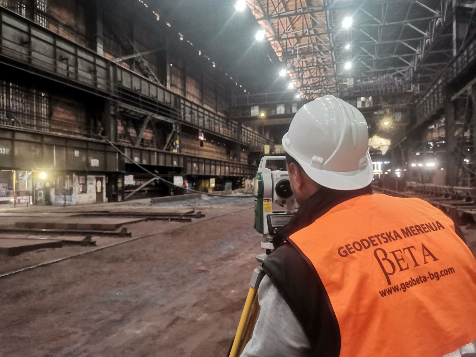 Geodetsko merenje u industrijskoj hali